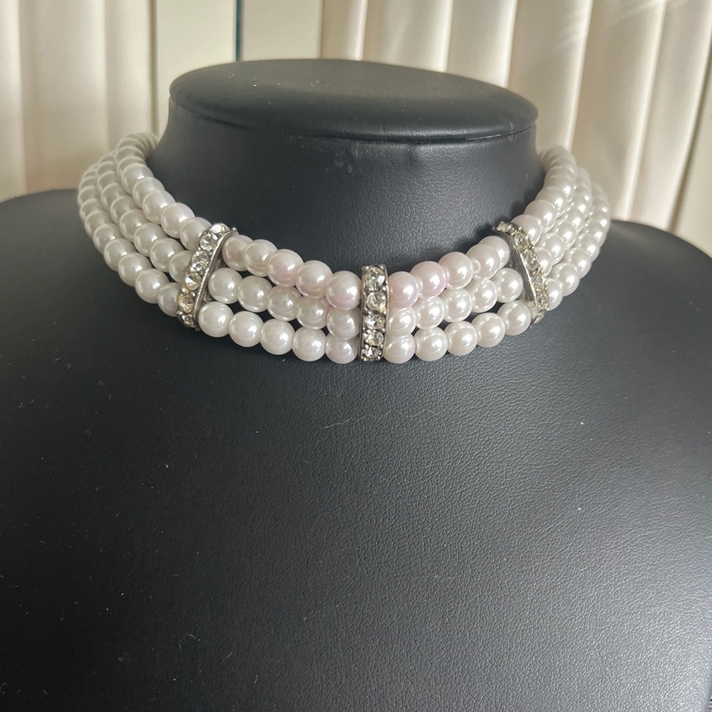 Triple-Strand Pearl Choker - Picture 4 of 4